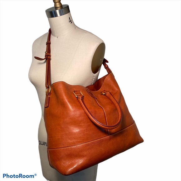Dooney & Bourke Handbags - Dooney & Bourke cognac leather shoulder bag tote